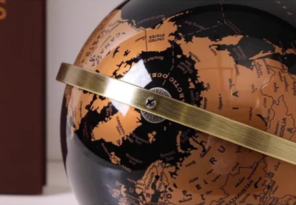 The Luxe Globe